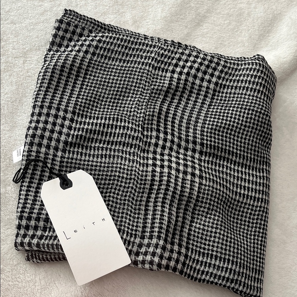 Leith Monochrome Houndstooth Scarf purchased at Nordstrom